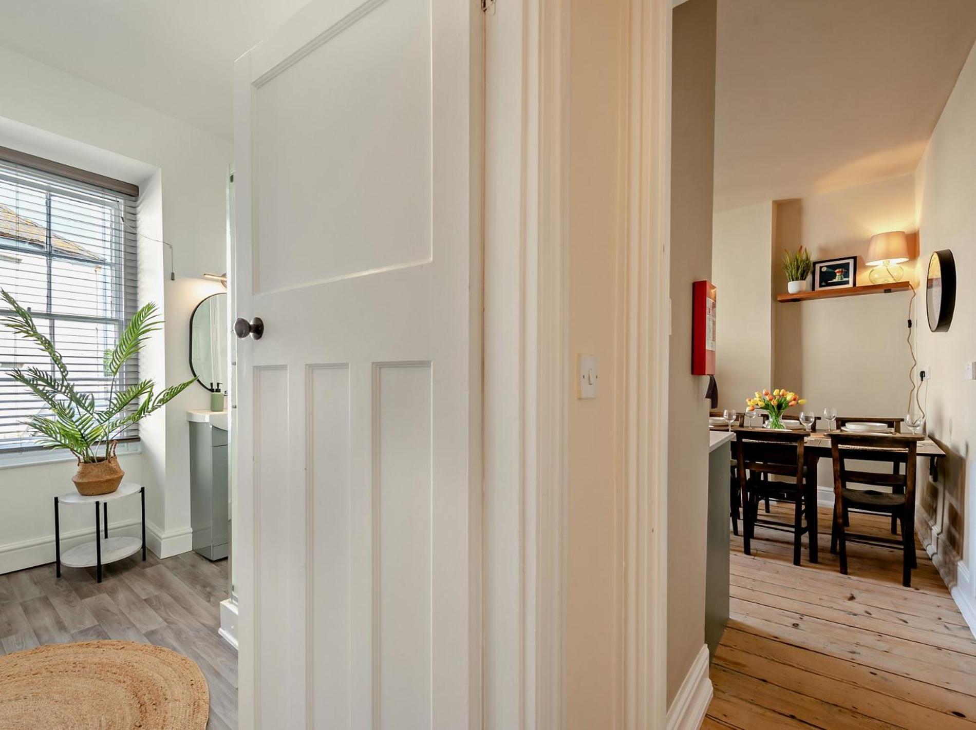 3 Bed In Tenby 95027 外观 照片