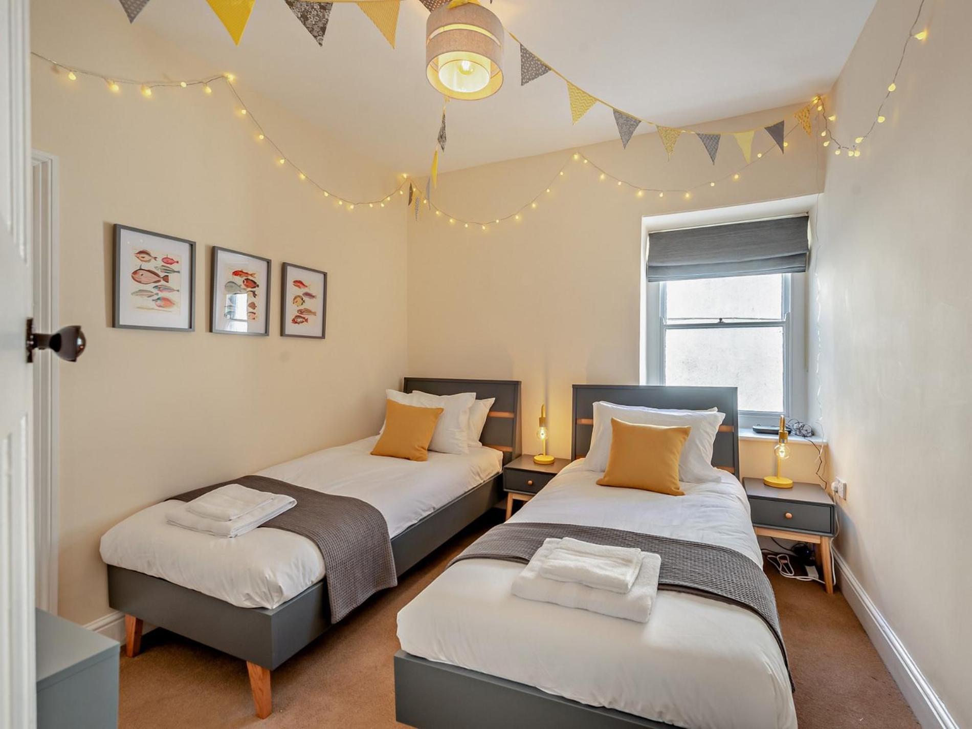 3 Bed In Tenby 95027 外观 照片